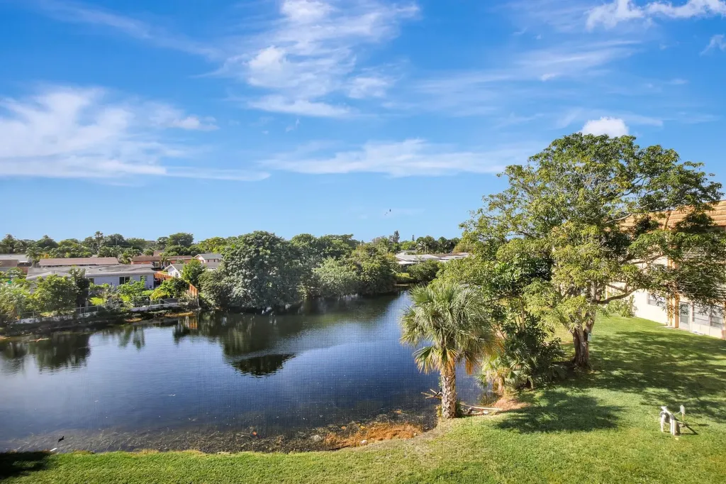 8225 Sunrise Lakes Drive N Sunrise FL 33322