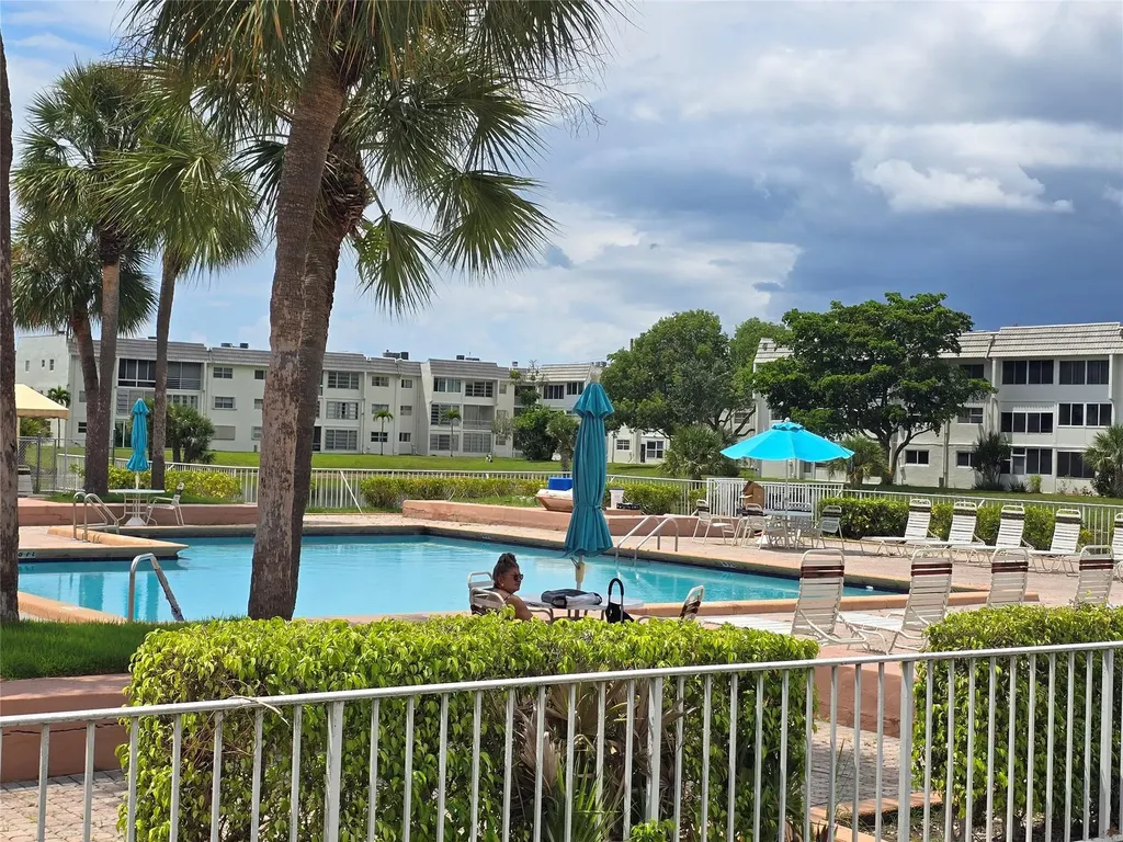 8225 Sunrise Lakes Drive N Sunrise FL 33322