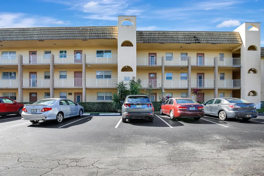 8225 Sunrise Lakes Drive N Sunrise FL 33322