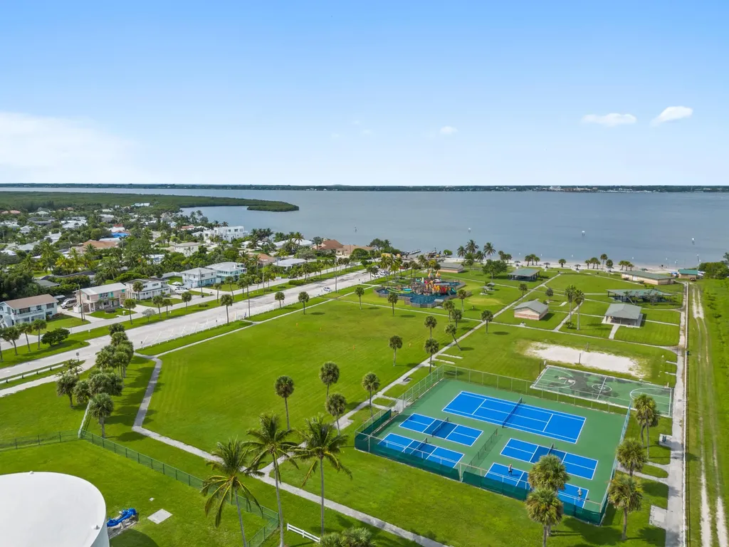 1621 Frances Avenue Fort Pierce FL 34949