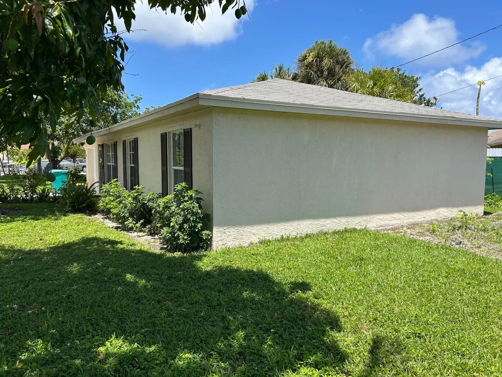 806 NW 1st Street Boynton Beach FL 33435
