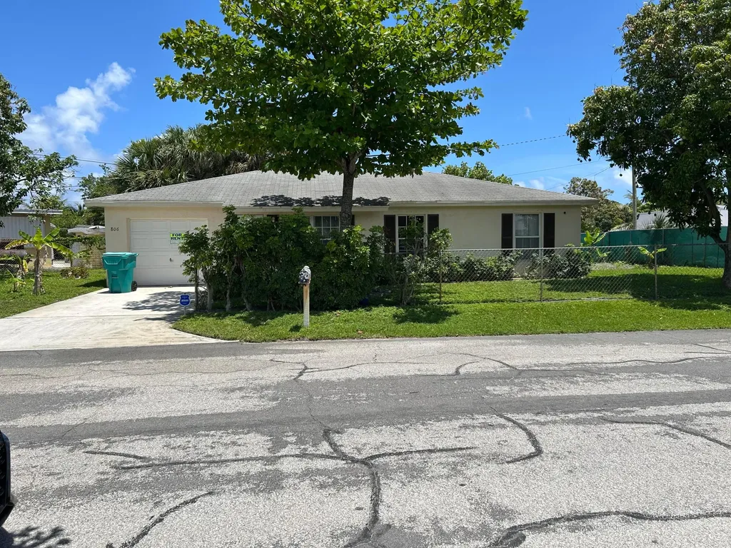 806 NW 1st Street Boynton Beach FL 33435