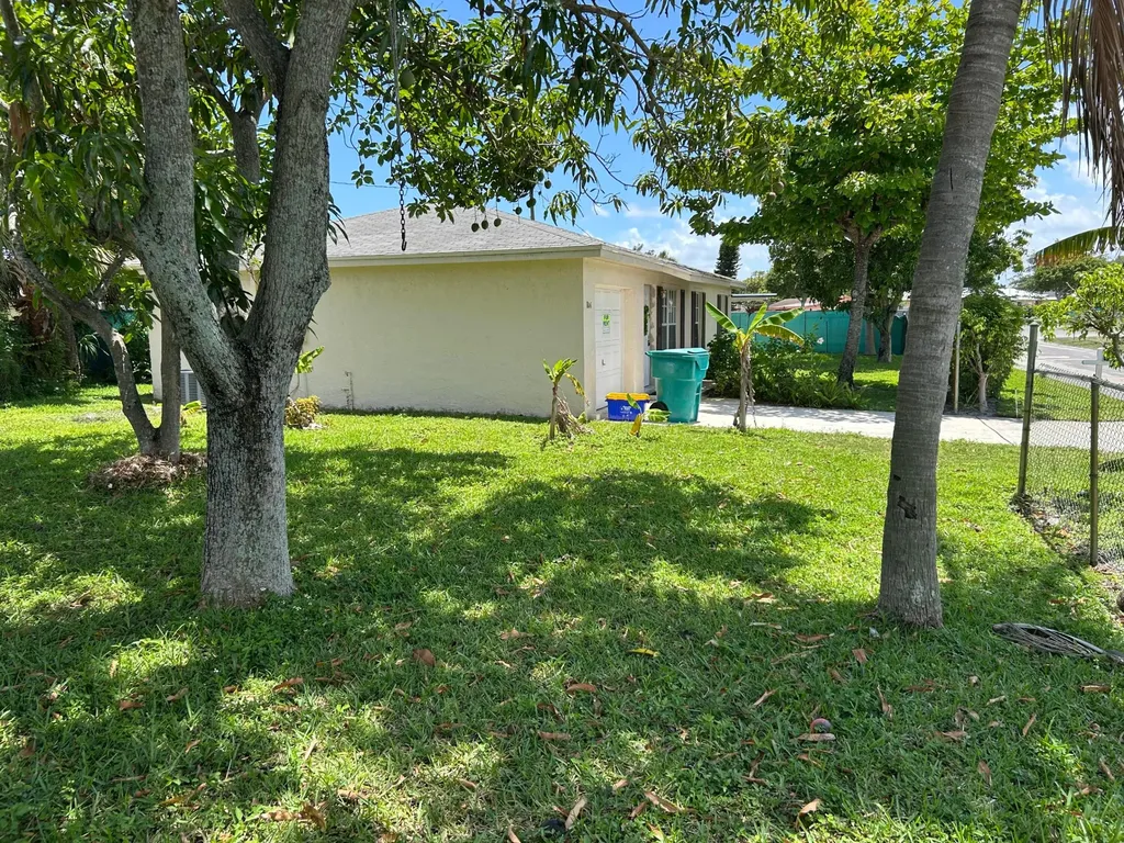 806 NW 1st Street Boynton Beach FL 33435
