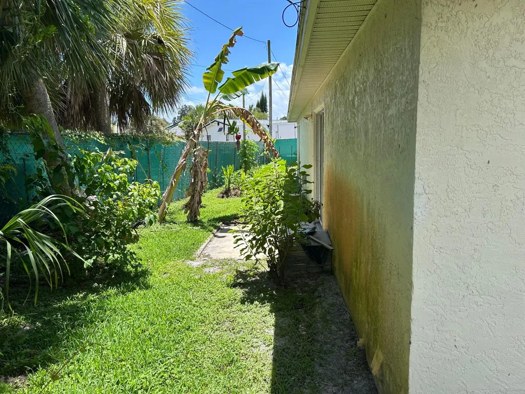 806 NW 1st Street Boynton Beach FL 33435