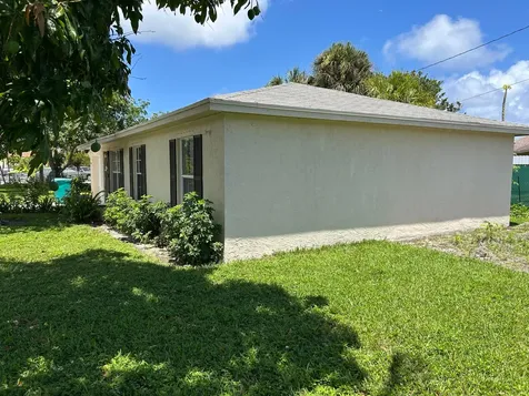 806 NW 1st Street Boynton Beach FL 33435