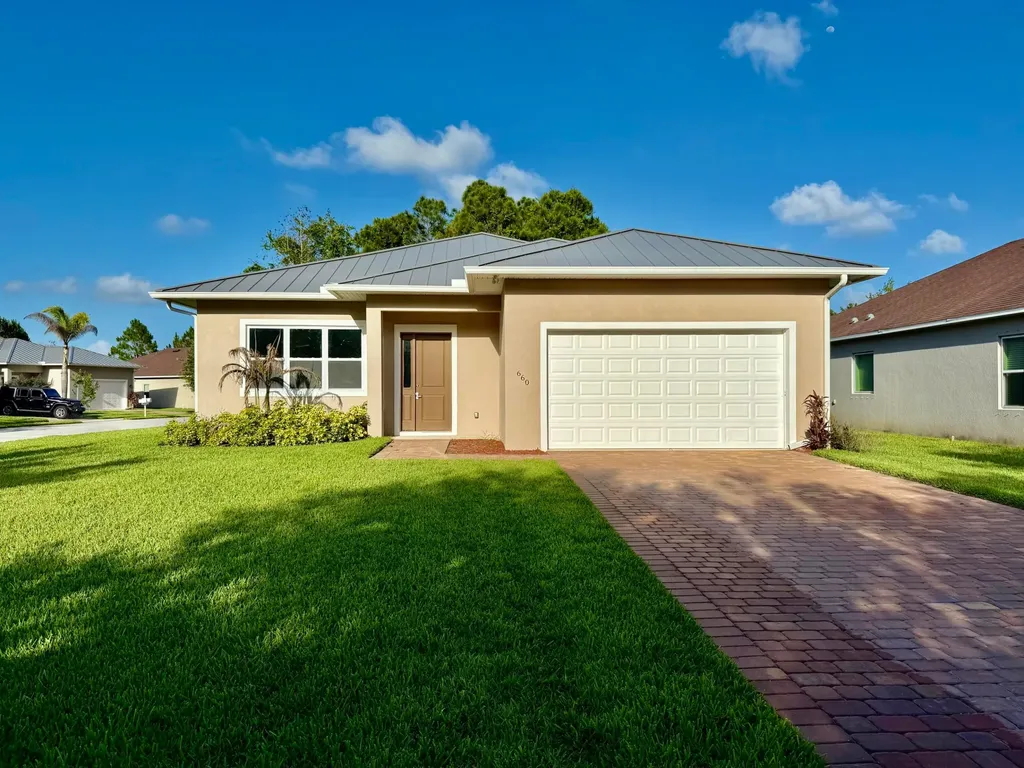 660 NE Moss Rose Place Port St Lucie FL 34983