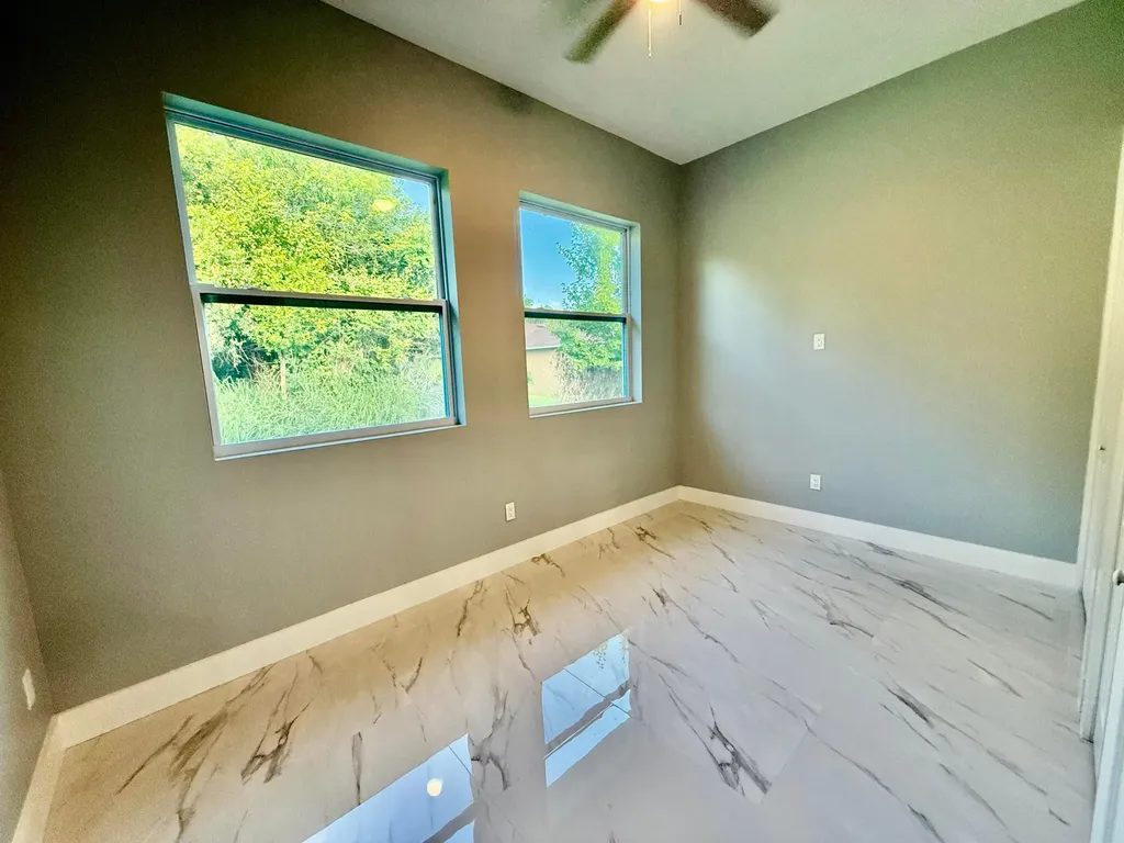 660 NE Moss Rose Place Port St Lucie FL 34983
