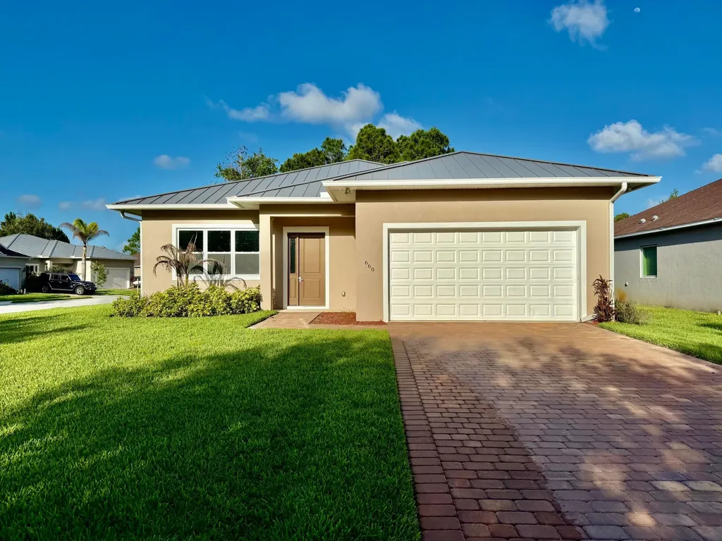 660 NE Moss Rose Place Port St Lucie FL 34983