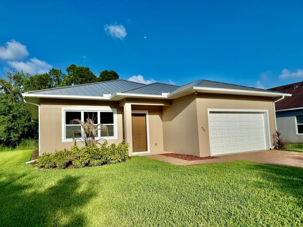 660 NE Moss Rose Place Port St Lucie FL 34983