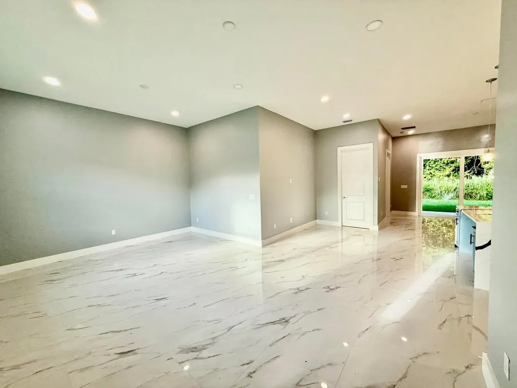 660 NE Moss Rose Place Port St Lucie FL 34983