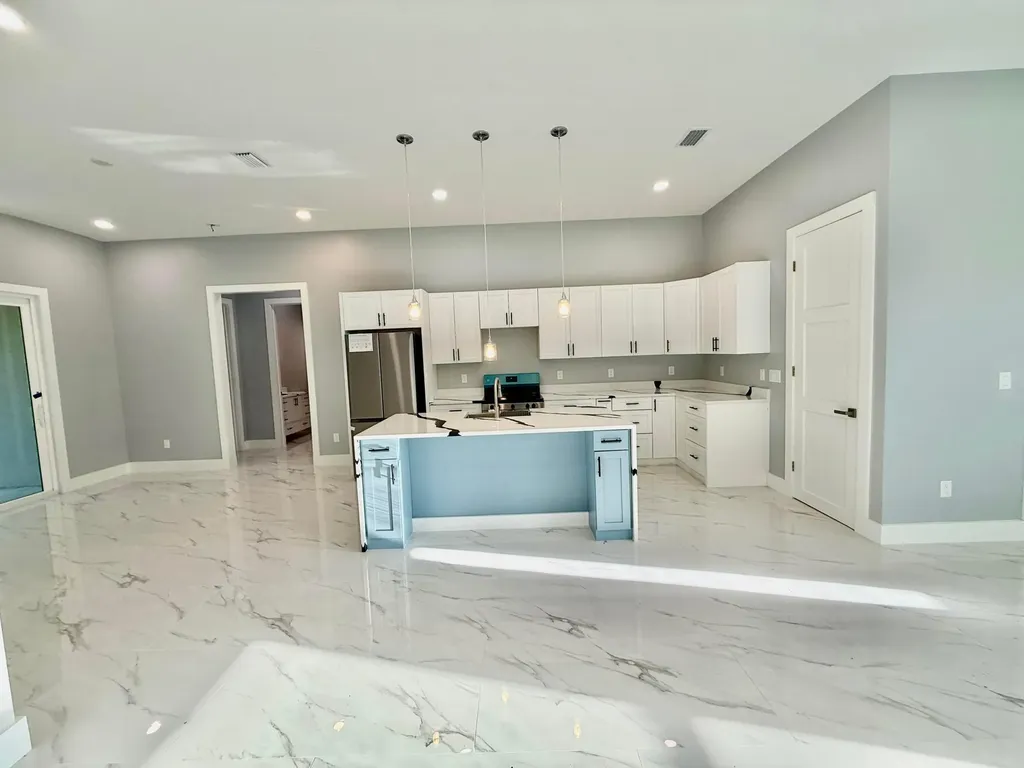 660 NE Moss Rose Place Port St Lucie FL 34983