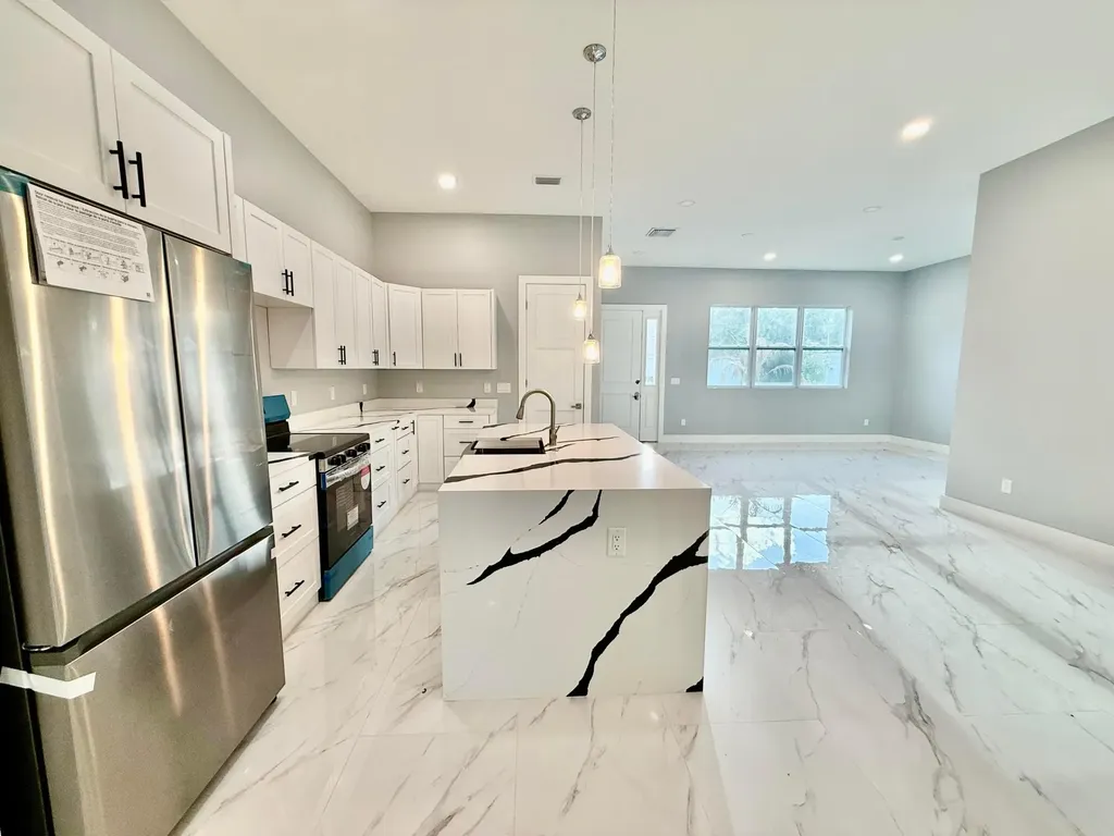 660 NE Moss Rose Place Port St Lucie FL 34983