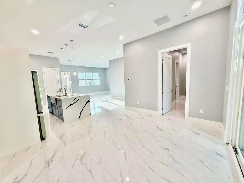 660 NE Moss Rose Place Port St Lucie FL 34983
