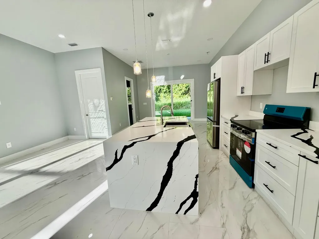 660 NE Moss Rose Place Port St Lucie FL 34983