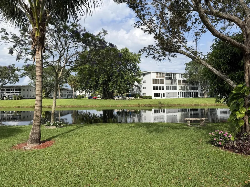 229 E Durham E Deerfield Beach FL 33442