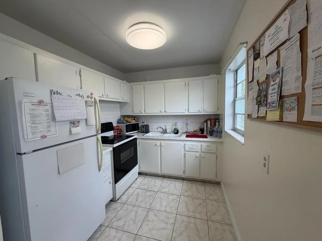 229 E Durham E Deerfield Beach FL 33442