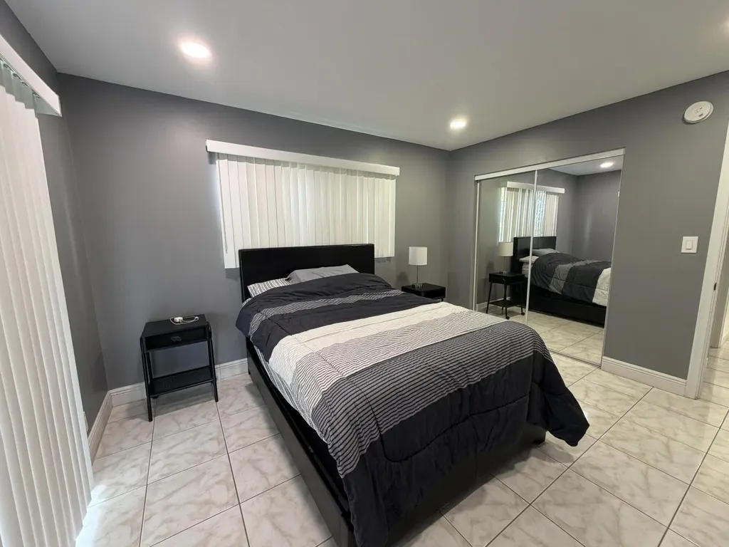 229 E Durham E Deerfield Beach FL 33442