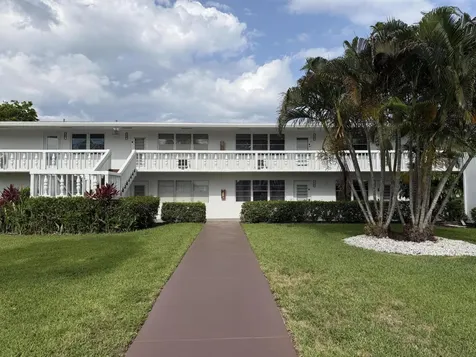 229 E Durham E Deerfield Beach FL 33442