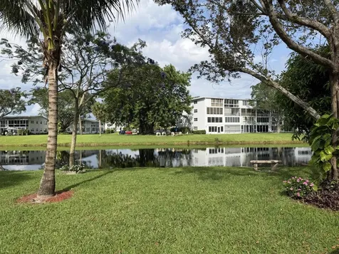 229 E Durham E Deerfield Beach FL 33442