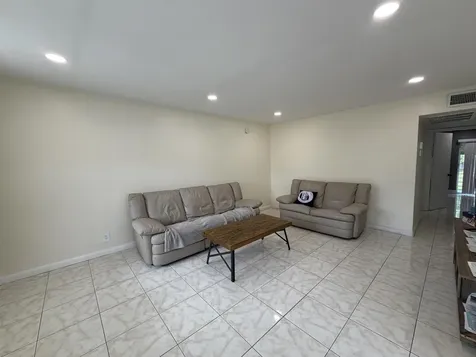 229 E Durham E Deerfield Beach FL 33442