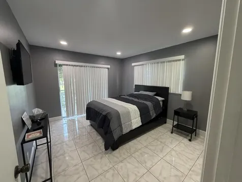 229 E Durham E Deerfield Beach FL 33442