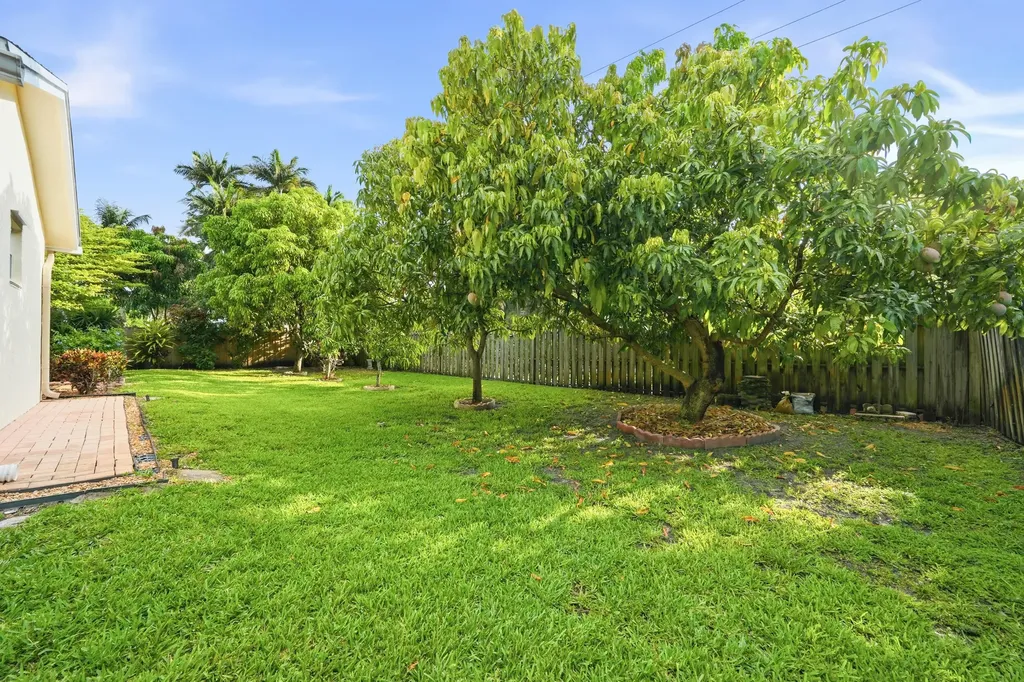 5787 SW 57th Way Davie FL 33314