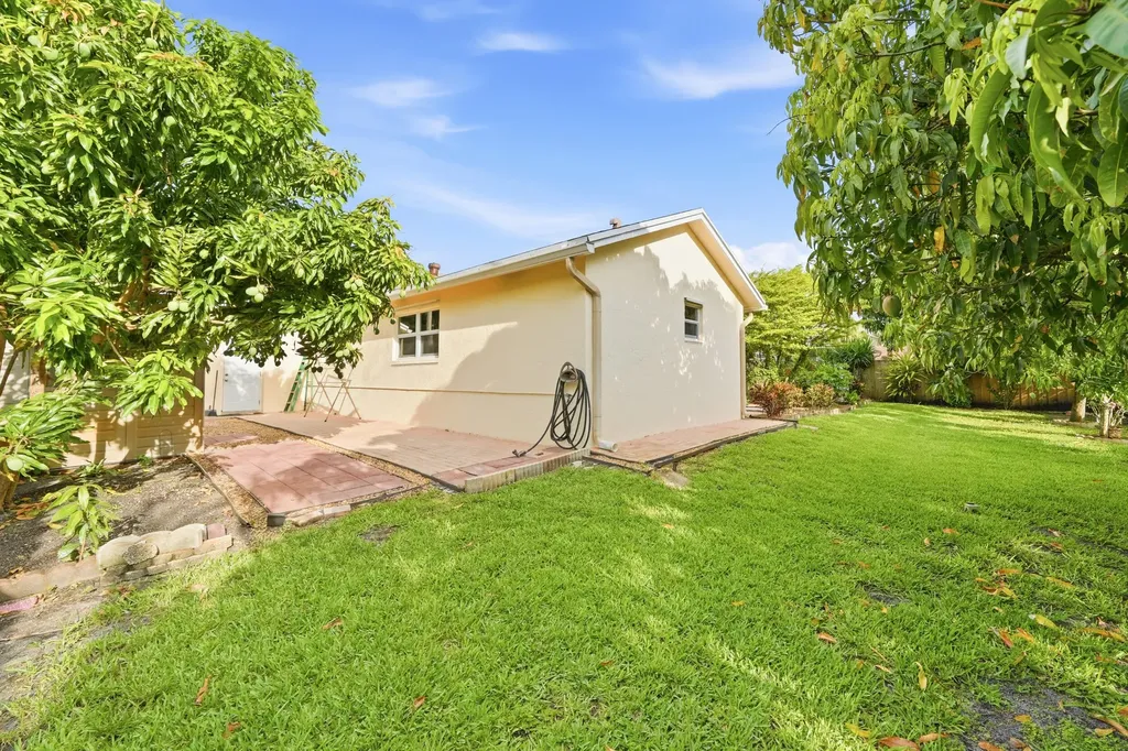 5787 SW 57th Way Davie FL 33314