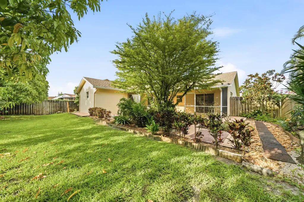 5787 SW 57th Way Davie FL 33314