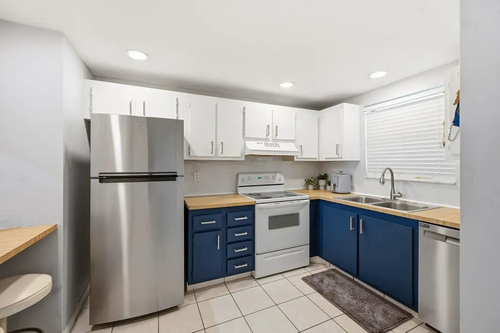 2181 Woolbright Road Boynton Beach FL 33426