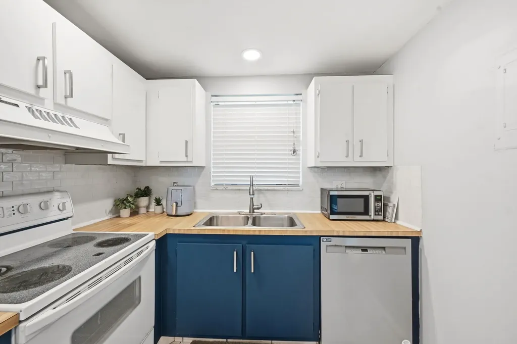 2181 Woolbright Road Boynton Beach FL 33426