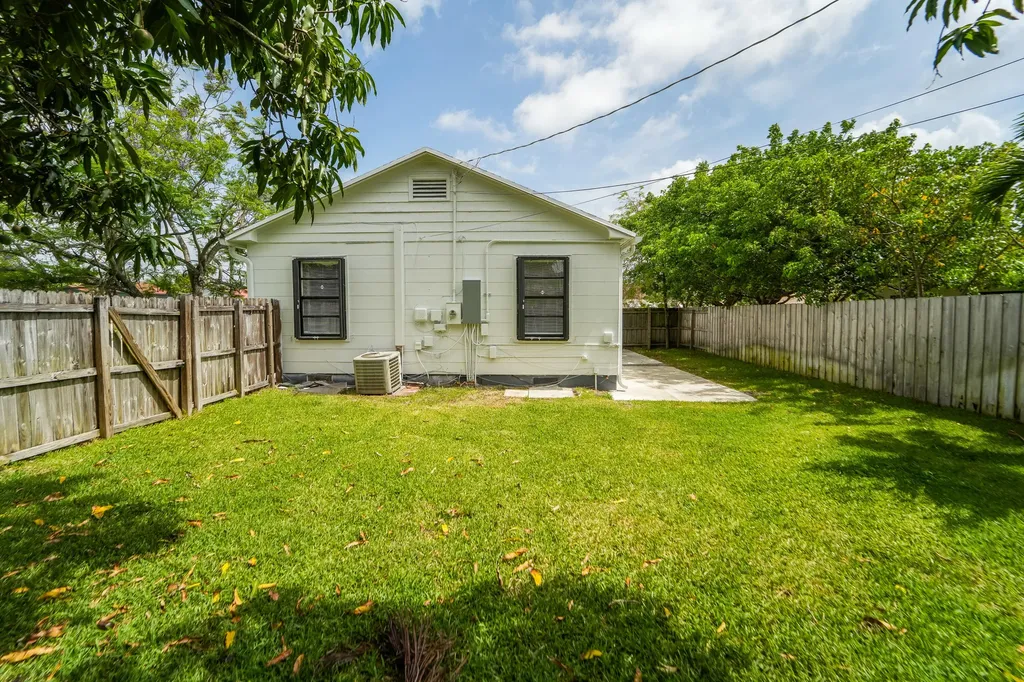 5000 Lake Avenue West Palm Beach FL 33405