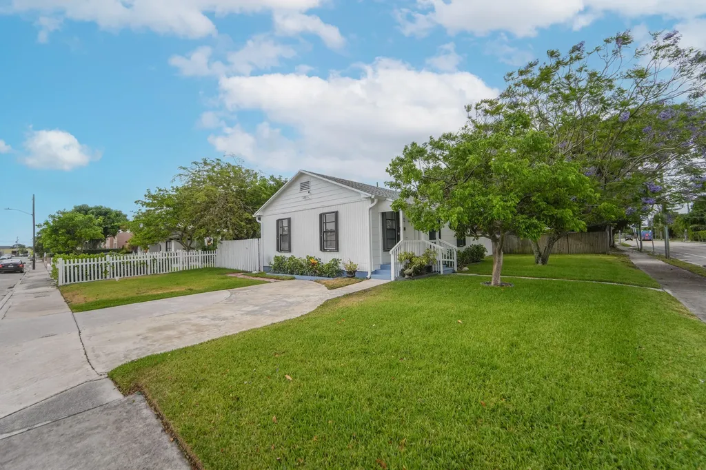 5000 Lake Avenue West Palm Beach FL 33405