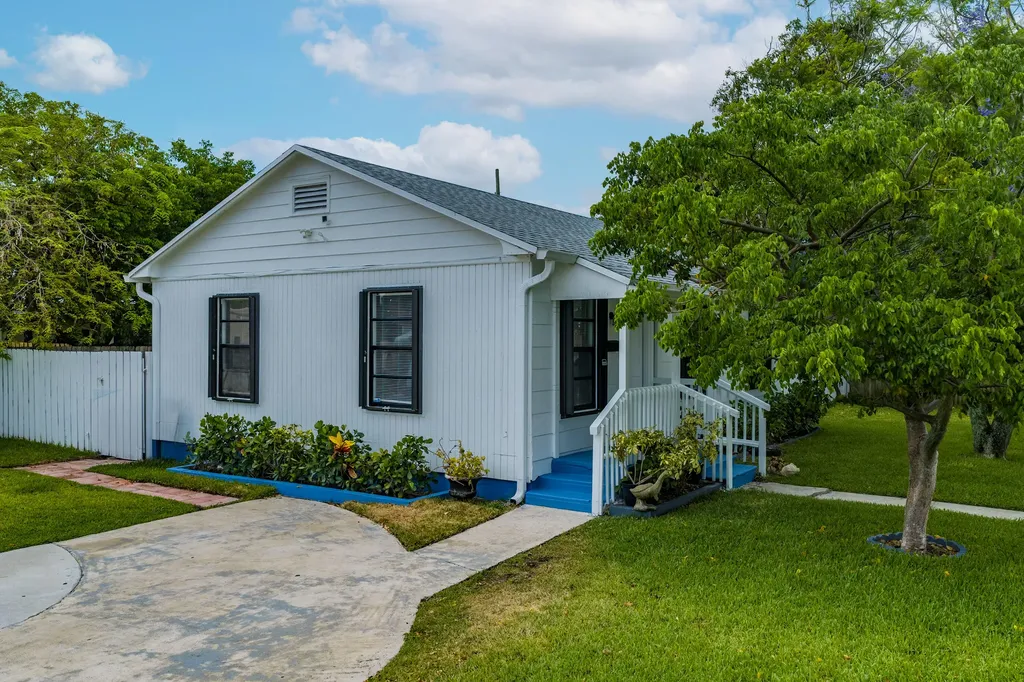 5000 Lake Avenue West Palm Beach FL 33405