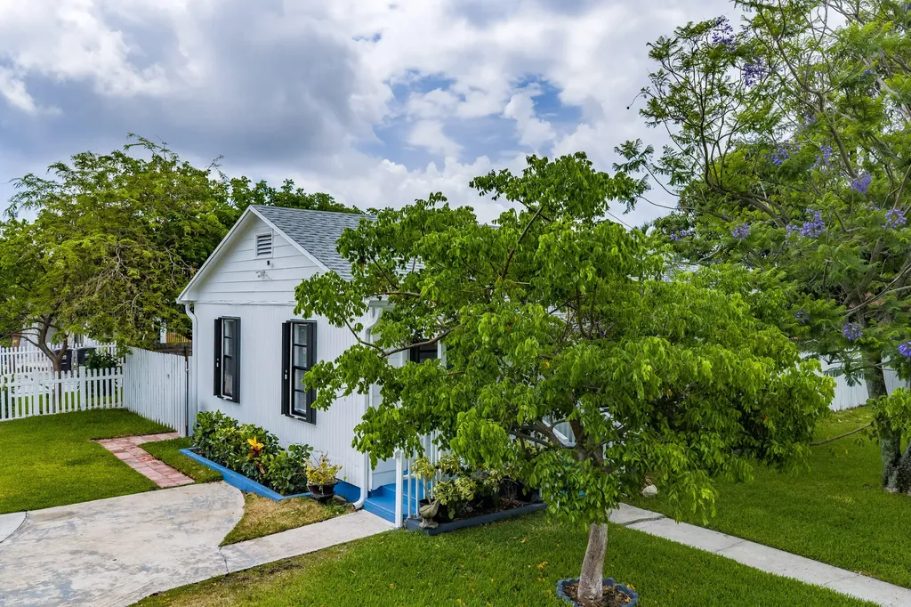 5000 Lake Avenue West Palm Beach FL 33405
