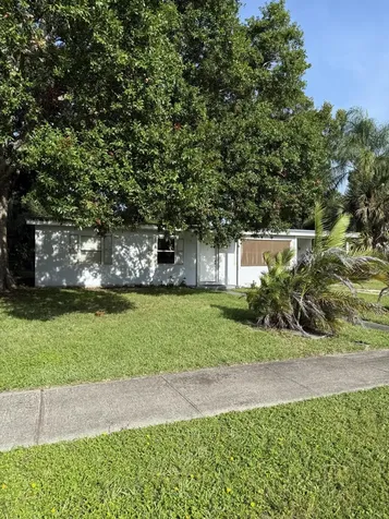 1835 31st Avenue Vero Beach FL 32960