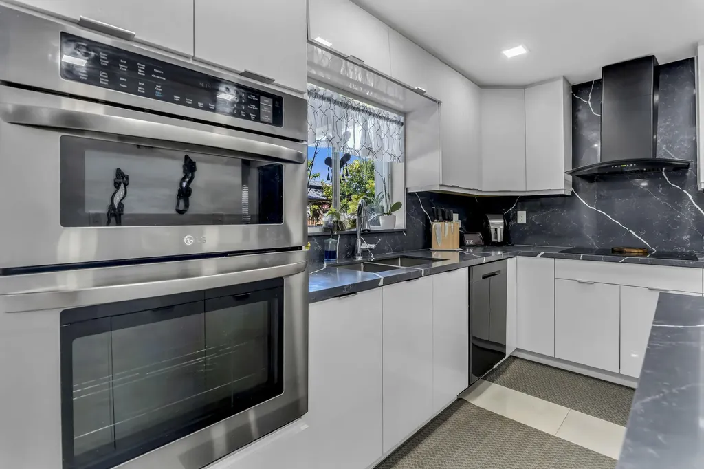 8555 SW 1st Place Coral Springs FL 33071