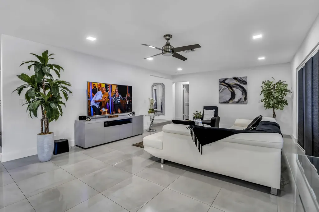 8555 SW 1st Place Coral Springs FL 33071