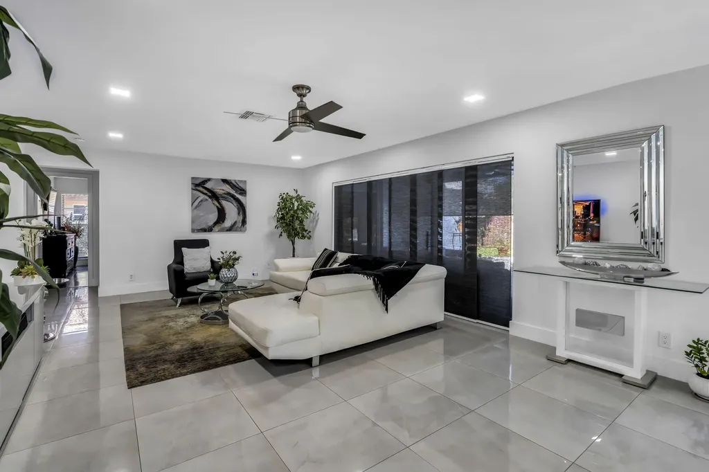 8555 SW 1st Place Coral Springs FL 33071