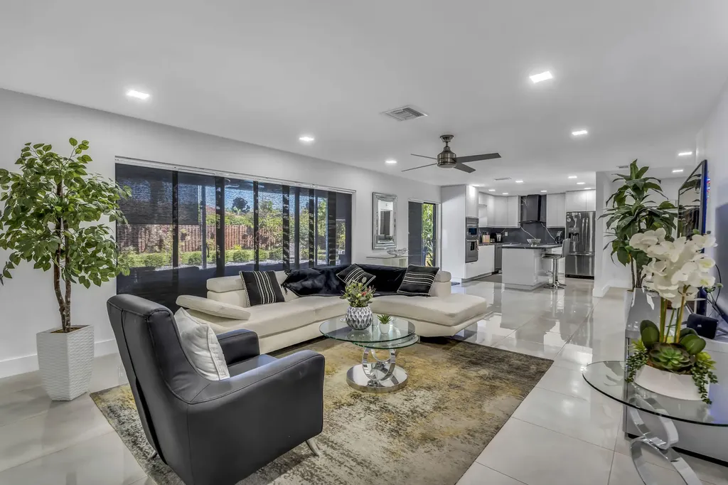 8555 SW 1st Place Coral Springs FL 33071