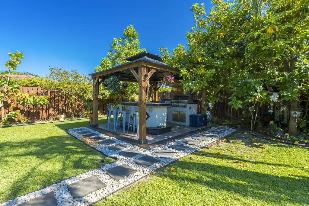8555 SW 1st Place Coral Springs FL 33071