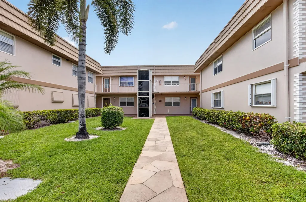 11 Brittany A Delray Beach FL 33446