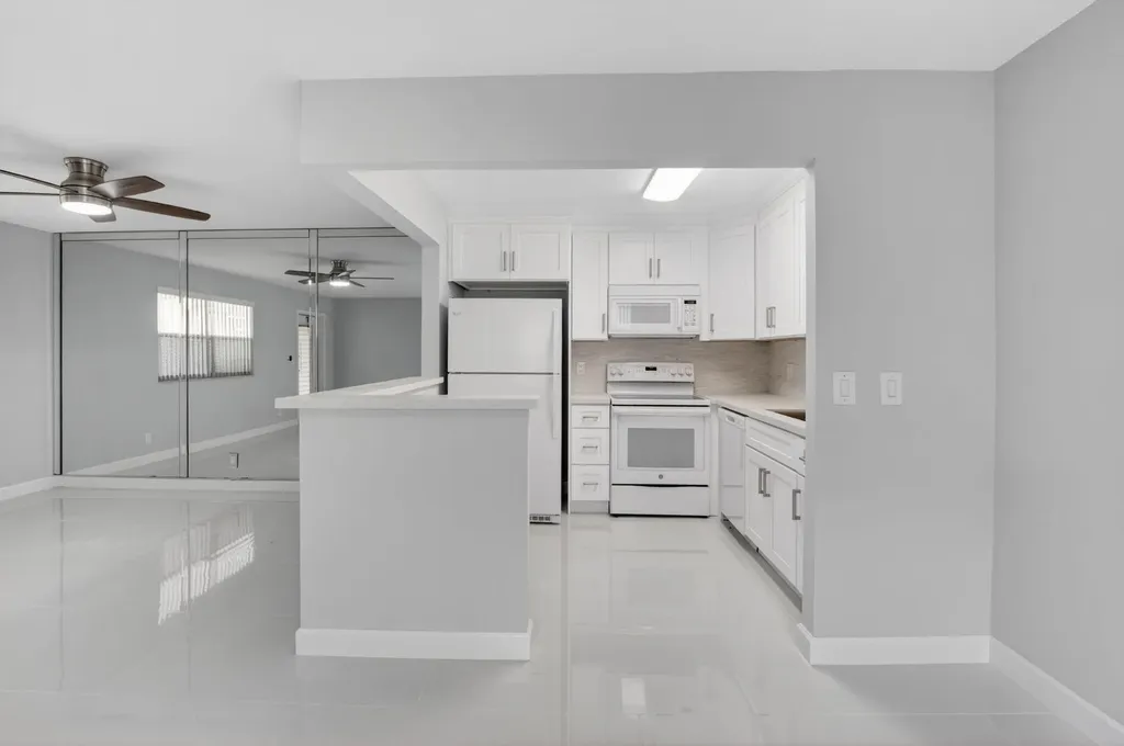 11 Brittany A Delray Beach FL 33446