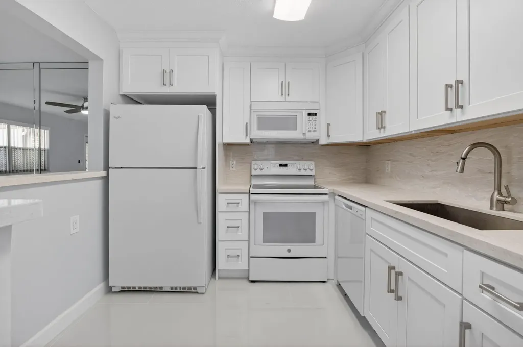 11 Brittany A Delray Beach FL 33446