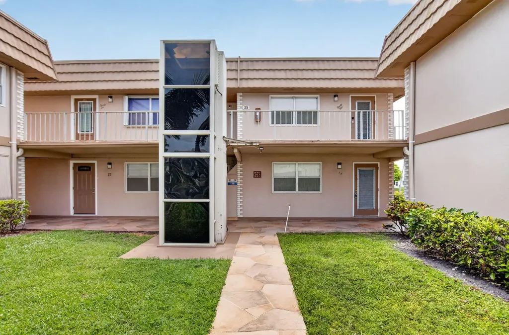 11 Brittany A Delray Beach FL 33446