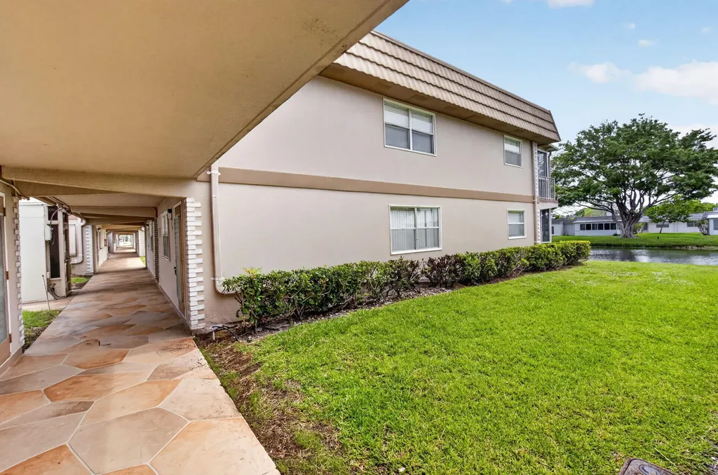11 Brittany A Delray Beach FL 33446