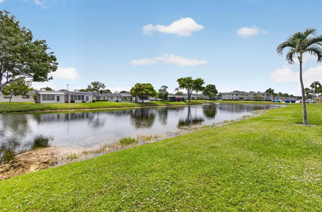 11 Brittany A Delray Beach FL 33446
