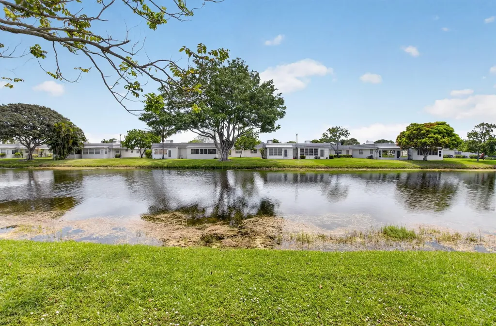 11 Brittany A Delray Beach FL 33446