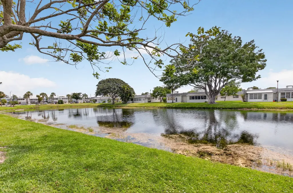 11 Brittany A Delray Beach FL 33446
