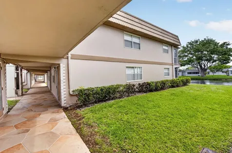 11 Brittany A Delray Beach FL 33446