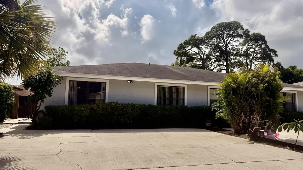 9121 E Highland Pines Drive Palm Beach Gardens FL 33418